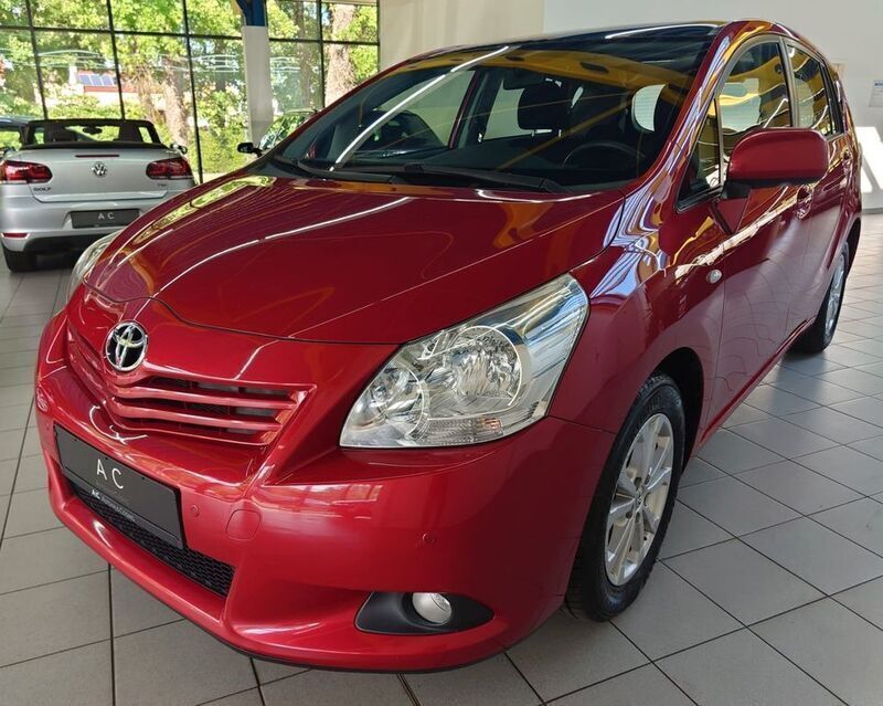 Rot Gebraucht 2011 Toyota Verso Edition Van / Kleinbus | 10.800 € (Etwas zu teuer) - Bild 1/4