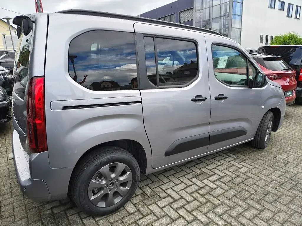 Nowe Opel Combo Life 102 KM (75 kW) 2026 Szary Minivan