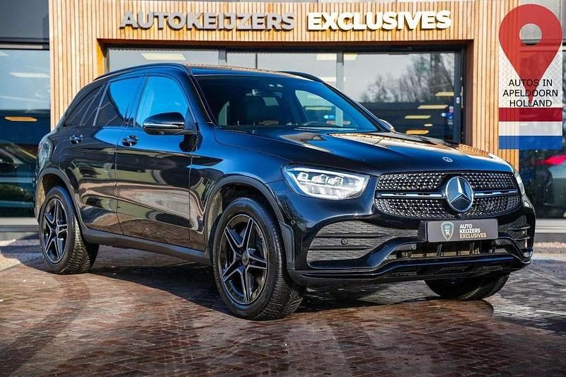 Schwarz Gebraucht 2021 Mercedes GLC300e Business SUV | 49.900 € (Teuer) - Bild 1/4