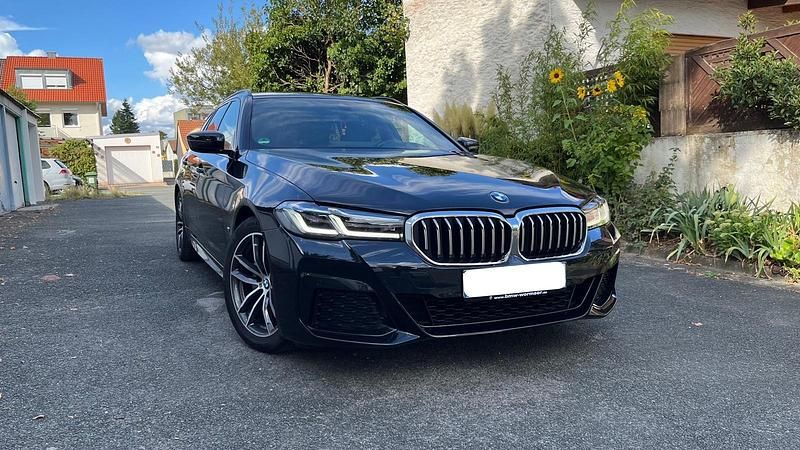 Schwarz Gebraucht 2021 BMW 520 M Sport Kombi | 34.990 € (Fairer Preis) - Bild 1/4