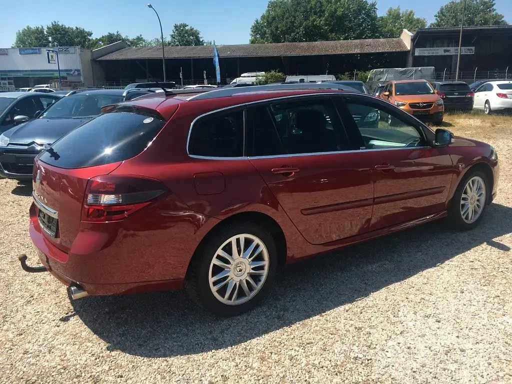 Gebraucht Renault Laguna III GT 150 PS (110 kW) 2011 Rot Limousine