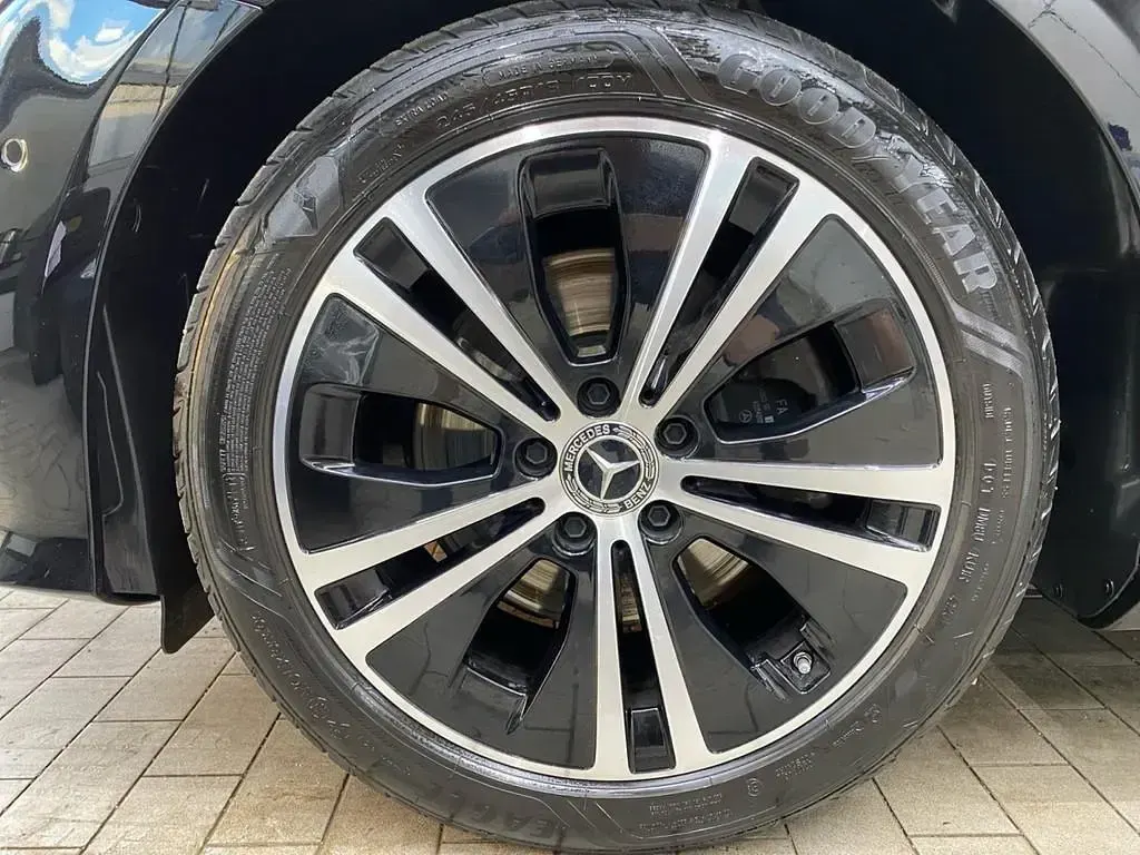 Gebraucht Mercedes E220 Avantgarde 194 PS (142 kW) 2021 Schwarz Kombi