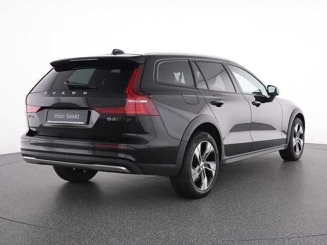 Gebraucht Volvo V60 CC 145 PS (106 kW) 2024 Kombi