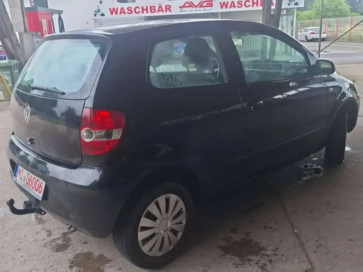 Gebraucht VW Fox Basis 54 PS (39 kW) 2006 Schwarz Kleinwagen