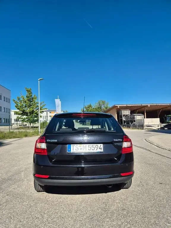 Gebraucht Skoda Rapid Ambition 122 PS (89 kW) 2014 Schwarz Kleinwagen