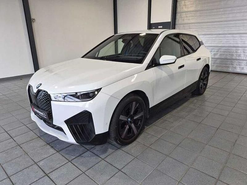 Gebraucht BMW iX 239 kW (326 PS) 2024 Weiß SUV