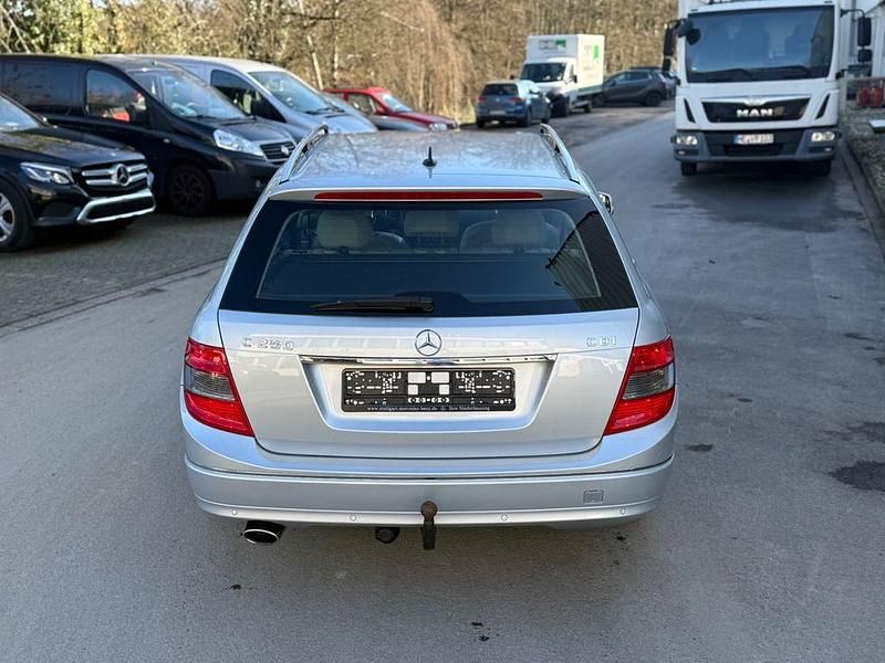 Gebraucht Mercedes C250 204 PS (150 kW) 2009 Silber Limousine