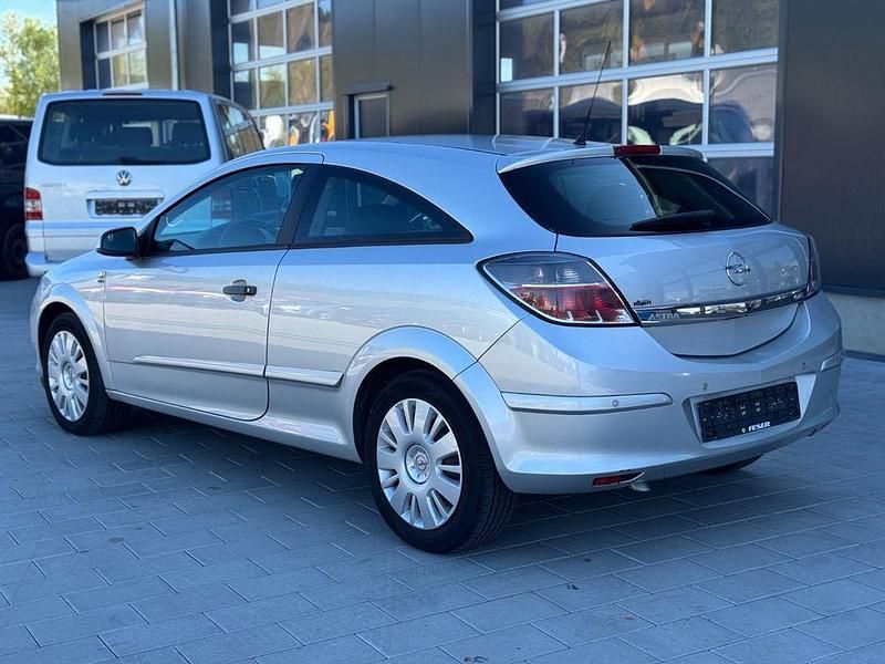 Gebraucht Opel Astra GTC Selection 140 PS (102 kW) 2009 Silber Coupé