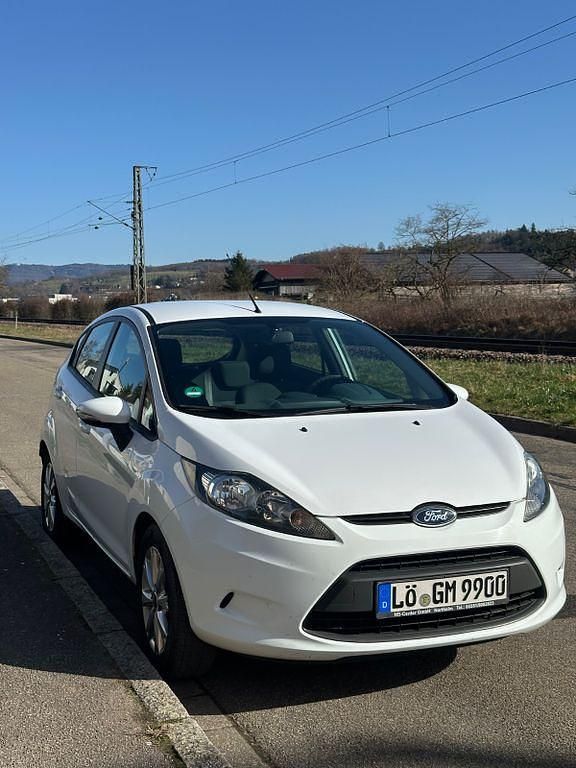 Gebraucht Ford Fiesta 82 PS (60 kW) 2010 Weiß Kleinwagen