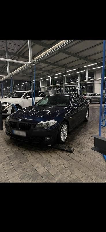 Gebraucht BMW 530 258 PS (189 kW) 2011 Blau Limousine