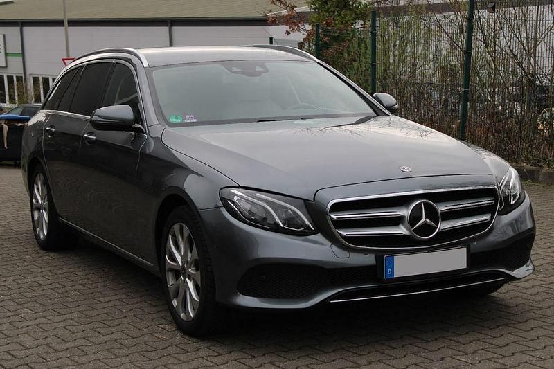 Gebraucht Mercedes E200 150 PS (110 kW) 2018 Grau Kombi