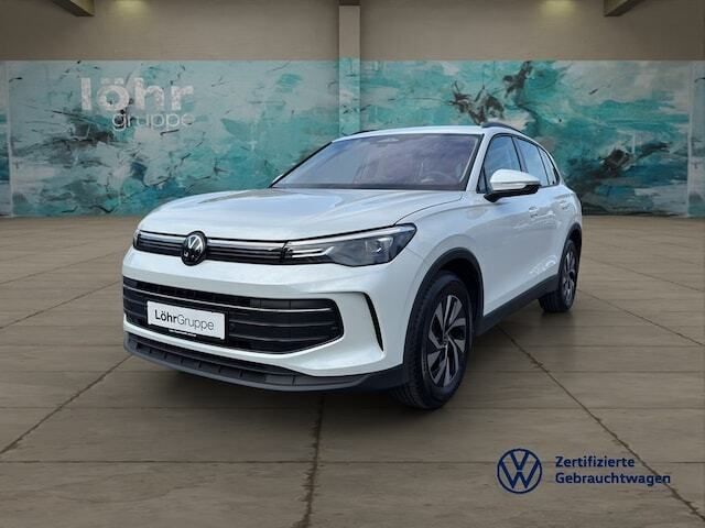 Oryxweiß perlmutteffekt Gebraucht 2024 VW Tiguan Life SUV | 35.380 € (Fairer Preis) - Bild 1/4
