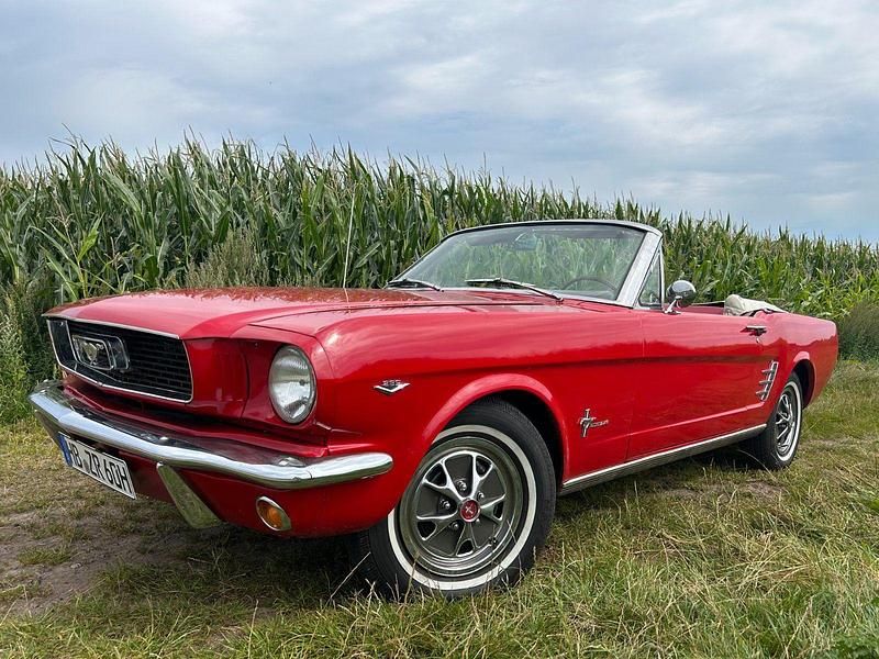 Second-hand Ford V8 230 CP (169 kW) 1966 Roșu Cabrio
