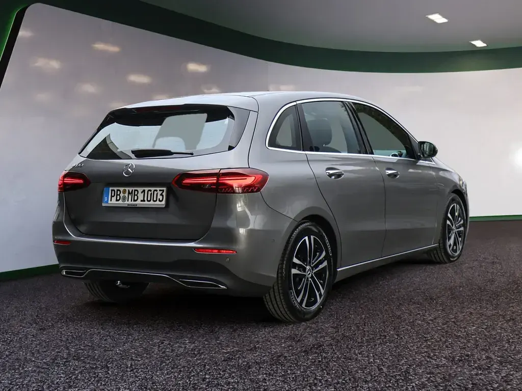 Gebraucht Mercedes B180 Advanced Plus 136 PS (100 kW) 2026 Grau / mountaingrau Kleinwagen