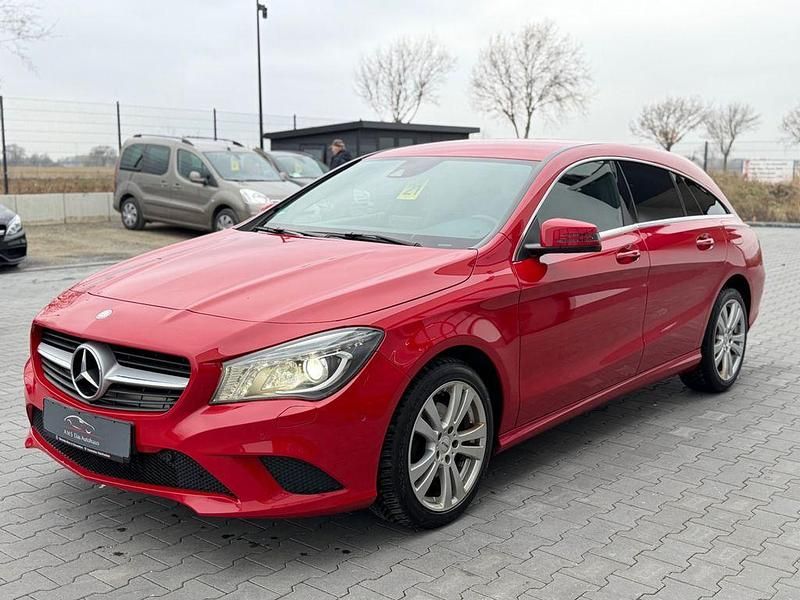 Gebraucht Mercedes CLA200 Shooting Brake 136 PS (100 kW) 2016 Rot Kombi