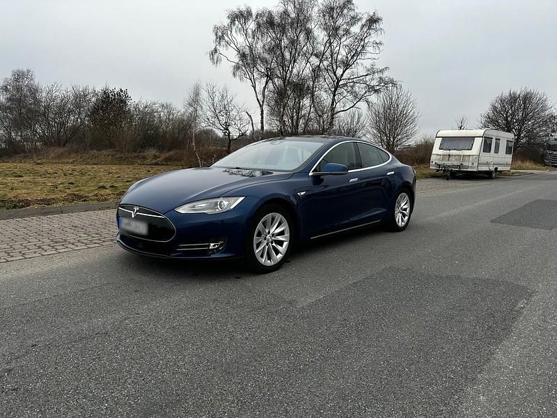 Second-hand Tesla Model S 309 kW (421 CP) 2016 Albastru Hatchback