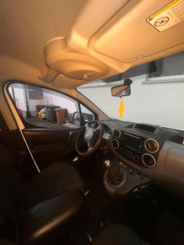 Gebraucht Peugeot Partner Tepee 79 PS (58 kW) 2010 Weiß Van / Kleinbus