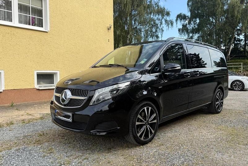Schwarz Gebraucht 2015 Mercedes V250 Avantgarde Van / Kleinbus | 31.400 € (Fairer Preis) - Bild 1/4