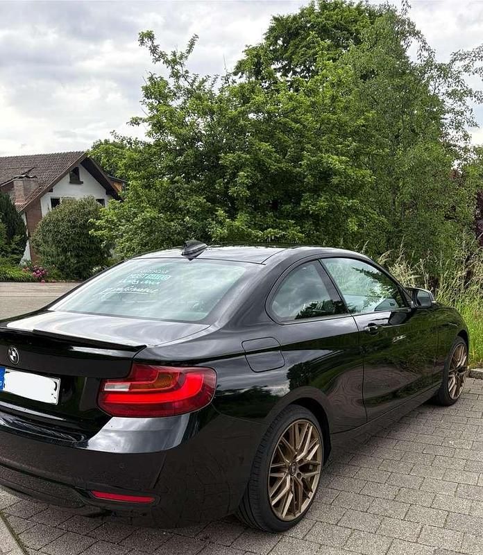 Schwarz Gebraucht 2015 BMW 218 Coupé | 12.499 € (Fairer Preis) - Bild 1/4