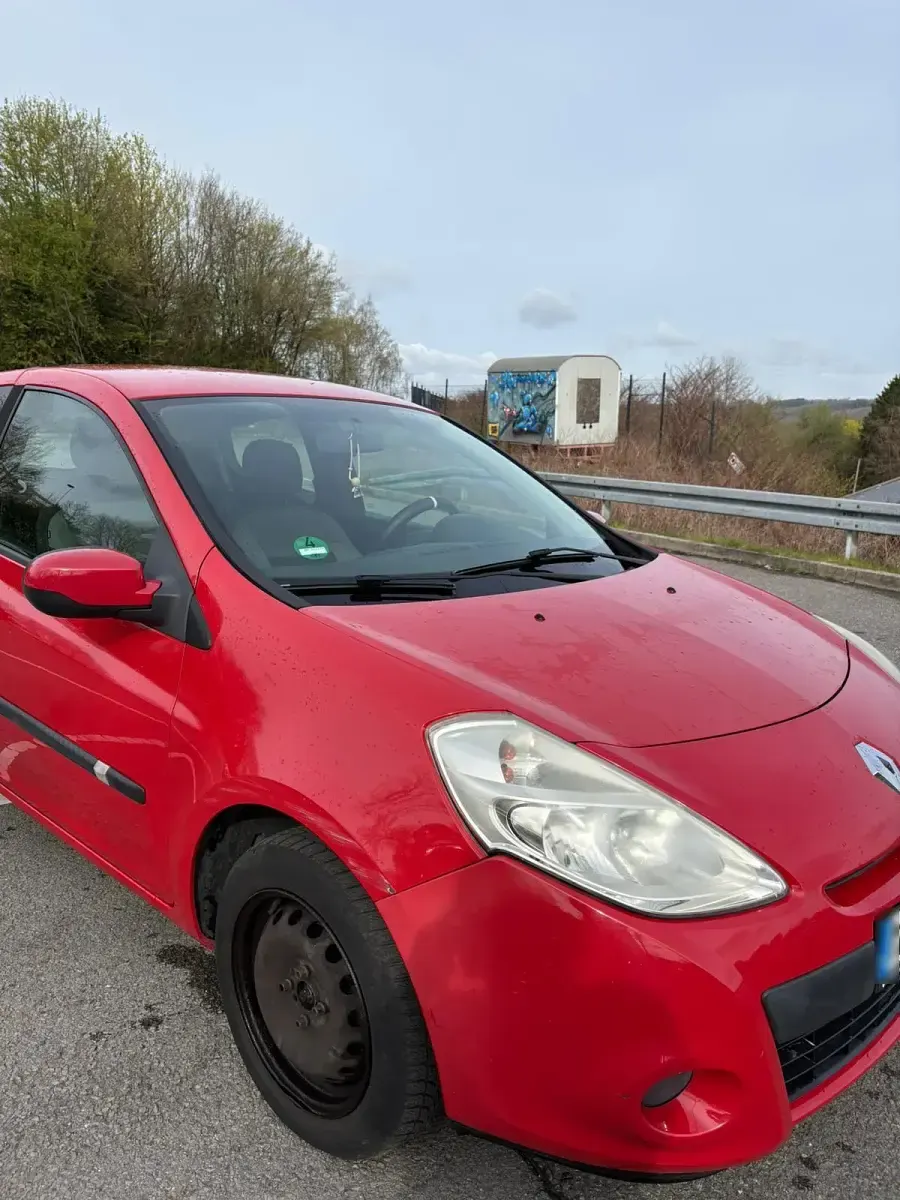 Gebraucht Renault Clio 75 PS (55 kW) 2011 Rot Kleinwagen