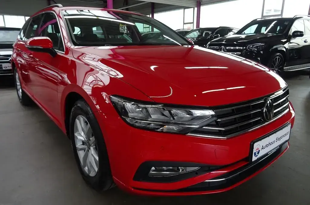 Second-hand VW Passat 122 CP (89 kW) 2023 Roșu Break