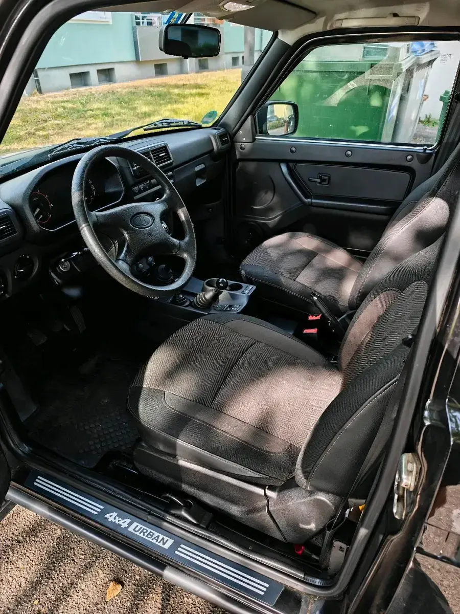 Używany Lada Urban 82 KM (60 kW) 2021 Czarny SUV