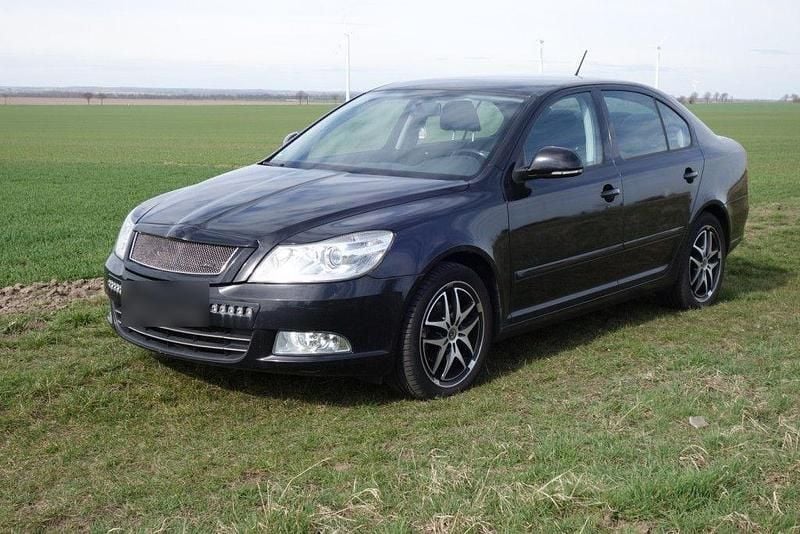 Gebraucht Skoda Octavia Ambiente 105 PS (77 kW) 2011 Schwarz Limousine