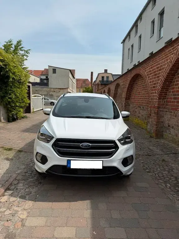 Gebraucht Ford Kuga ST-Line 150 PS (110 kW) 2017 Weiß SUV