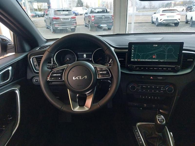 Neu Kia Ceed 140 PS (102 kW) 2025 Weiß Kleinwagen