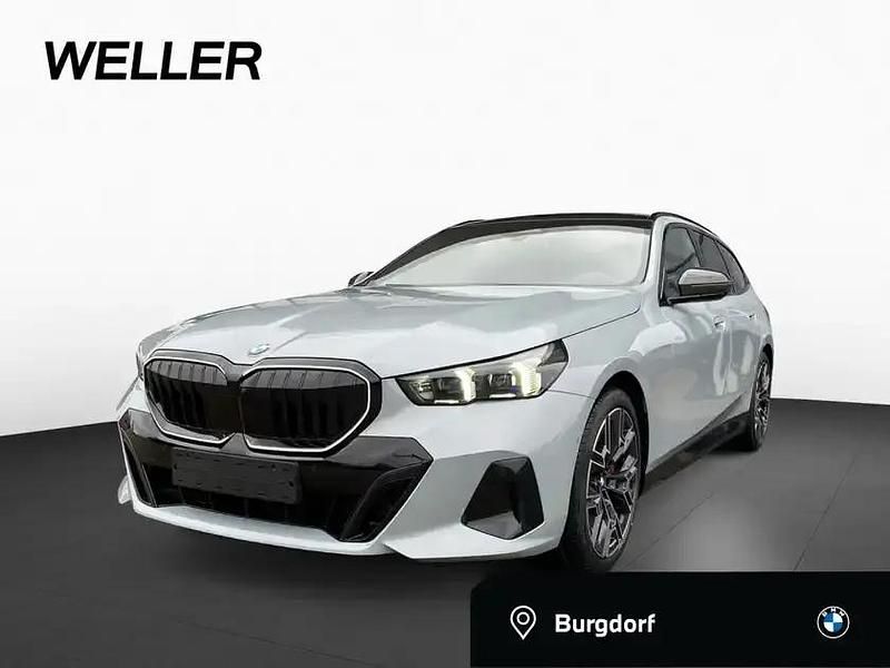 Brooklyn grau (grau) Neu 2025 BMW 540 M Sport Kombi | 87.490 € (Teuer) - Bild 1/4