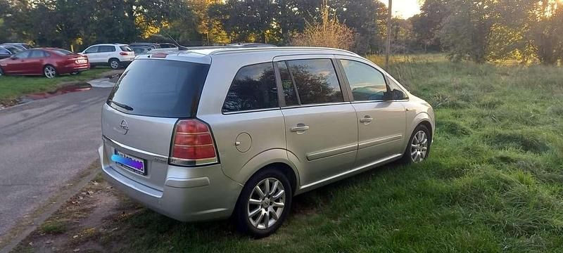 Gebraucht Opel Zafira 120 PS (88 kW) 2008 Silber Van / Kleinbus