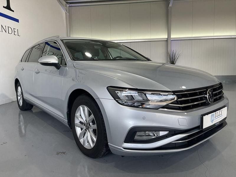 Gebraucht VW Passat 150 PS (110 kW) 2022 Silber Kombi