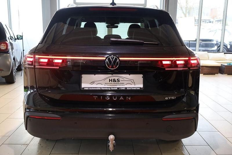Gebraucht VW Tiguan 150 PS (110 kW) 2024 Deep black perleffekt SUV