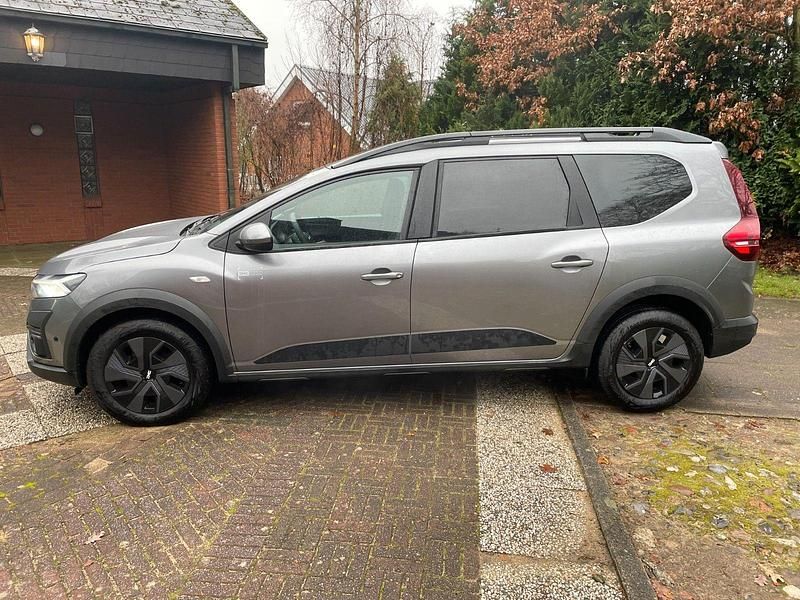 Gebraucht Dacia Jogger Expression 110 PS (80 kW) 2024 Grau Van / Kleinbus