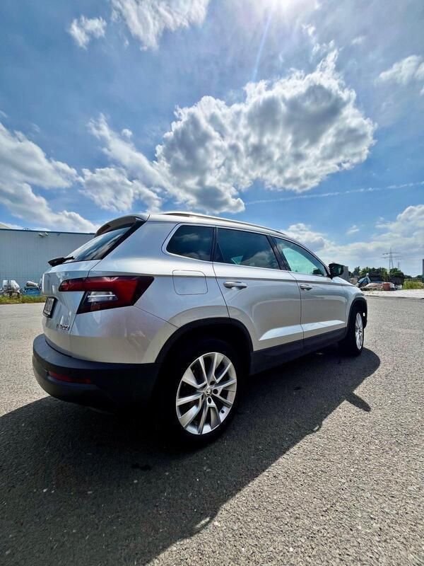 Silber Gebraucht 2019 Skoda Karoq SportLine SUV | 25.490 € (Fairer Preis) - Bild 1/4