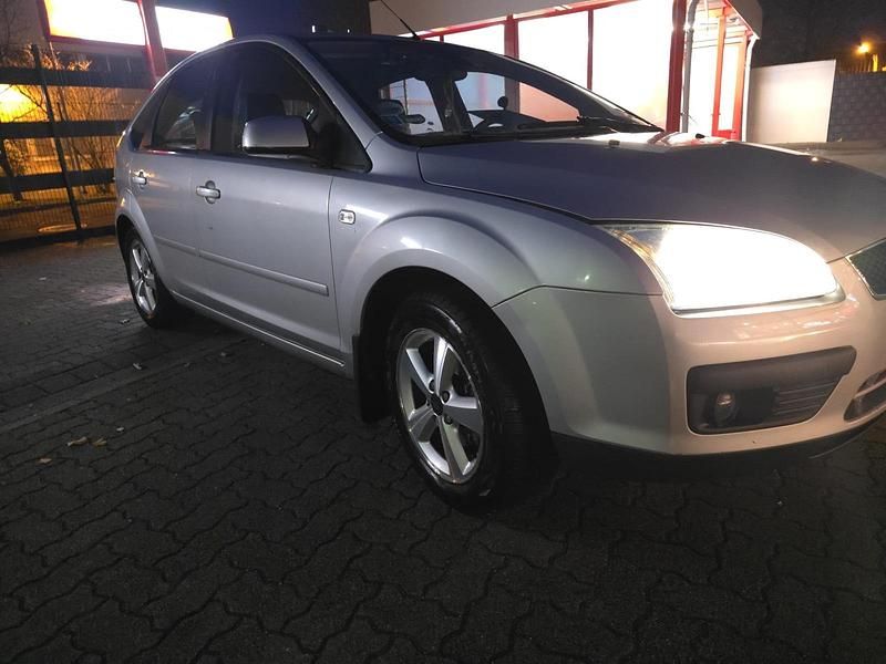 Second-hand Ford Focus 102 CP (75 kW) 2006 Gri Berlinǎ