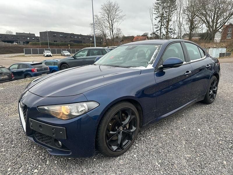 Blau Gebraucht 2018 Alfa Romeo Giulia Limousine | 10.500 € (Superpreis) - Bild 1/4