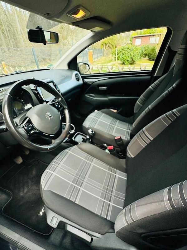 Gebraucht Peugeot 108 Allure 69 PS (50 kW) 2018 Schwarz Kleinwagen