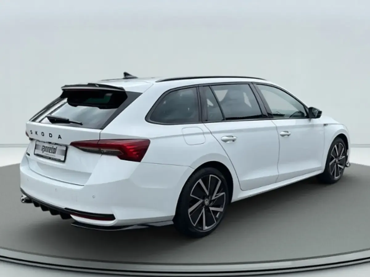 Gebraucht Skoda Octavia SportLine 150 PS (110 kW) 2024 Weiß Kombi