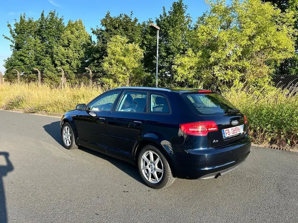 Gebraucht Audi A3 105 PS (77 kW) 2011 Blau Kleinwagen
