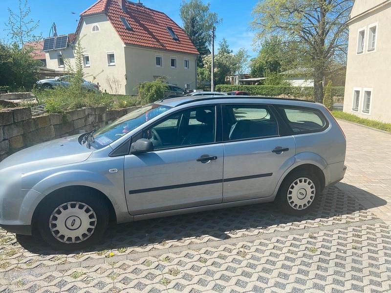 Second-hand Ford Focus 101 CP (74 kW) 2005 Argintiu Break