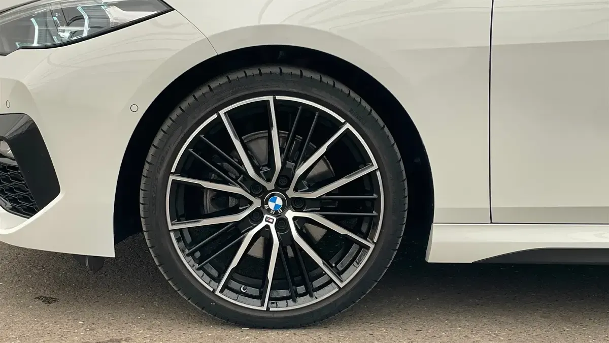 Gebraucht BMW 218 M Sport 136 PS (100 kW) 2023 Alpinweiß uni Coupé