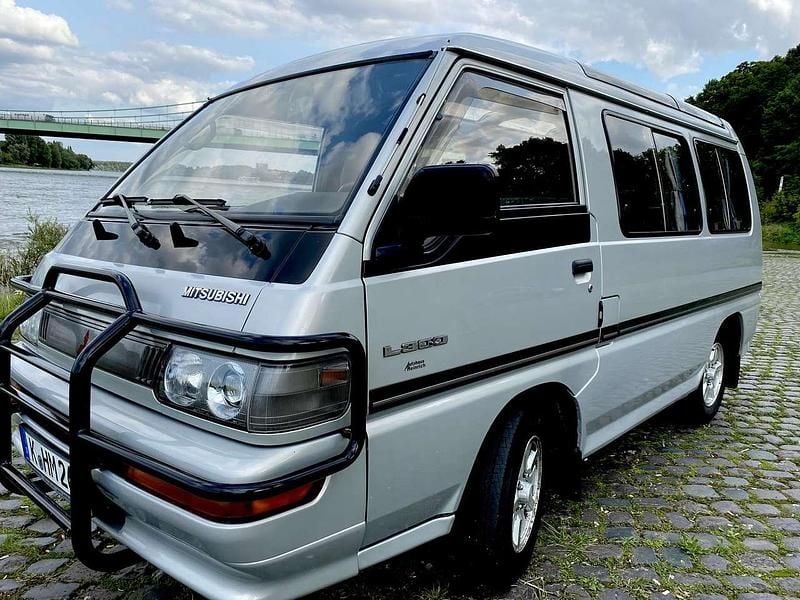 Grau Gebraucht 1994 Mitsubishi L300 Van / Kleinbus | 16.000 € - Bild 1/4
