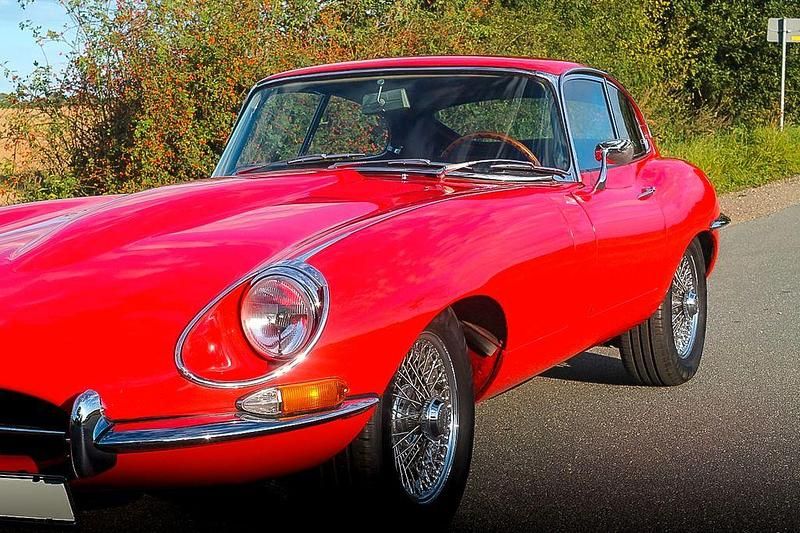 Second-hand Jaguar E-Type 265 CP (194 kW) 1968 Roșu Coupe
