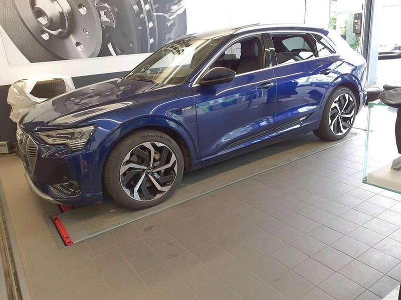 Navarrablau metallic Gebraucht 2022 Audi e-tron S-Line SUV | 39.410 € (Fairer Preis) - Bild 1/1