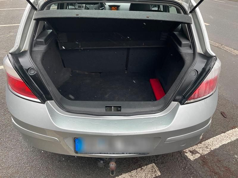 Gebraucht Opel Astra 105 PS (77 kW) 2006 Silber Limousine