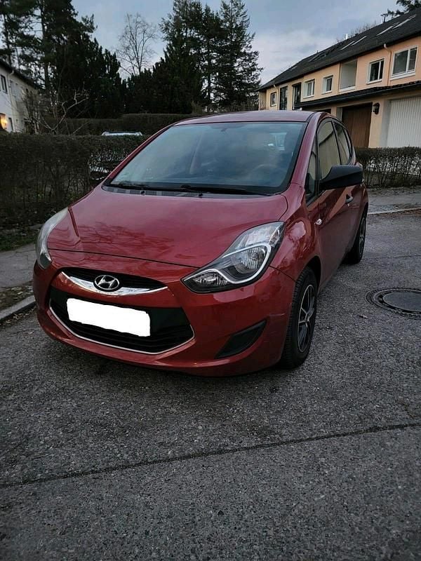 Gebraucht Hyundai ix20 90 PS (66 kW) 2011 Rot Kleinwagen
