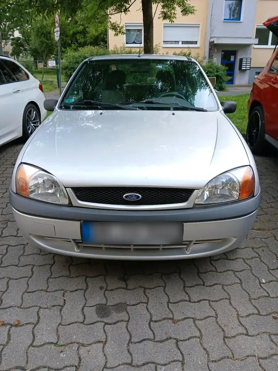 Gebraucht Ford Fiesta 68 PS (50 kW) 2001 Silber Kleinwagen