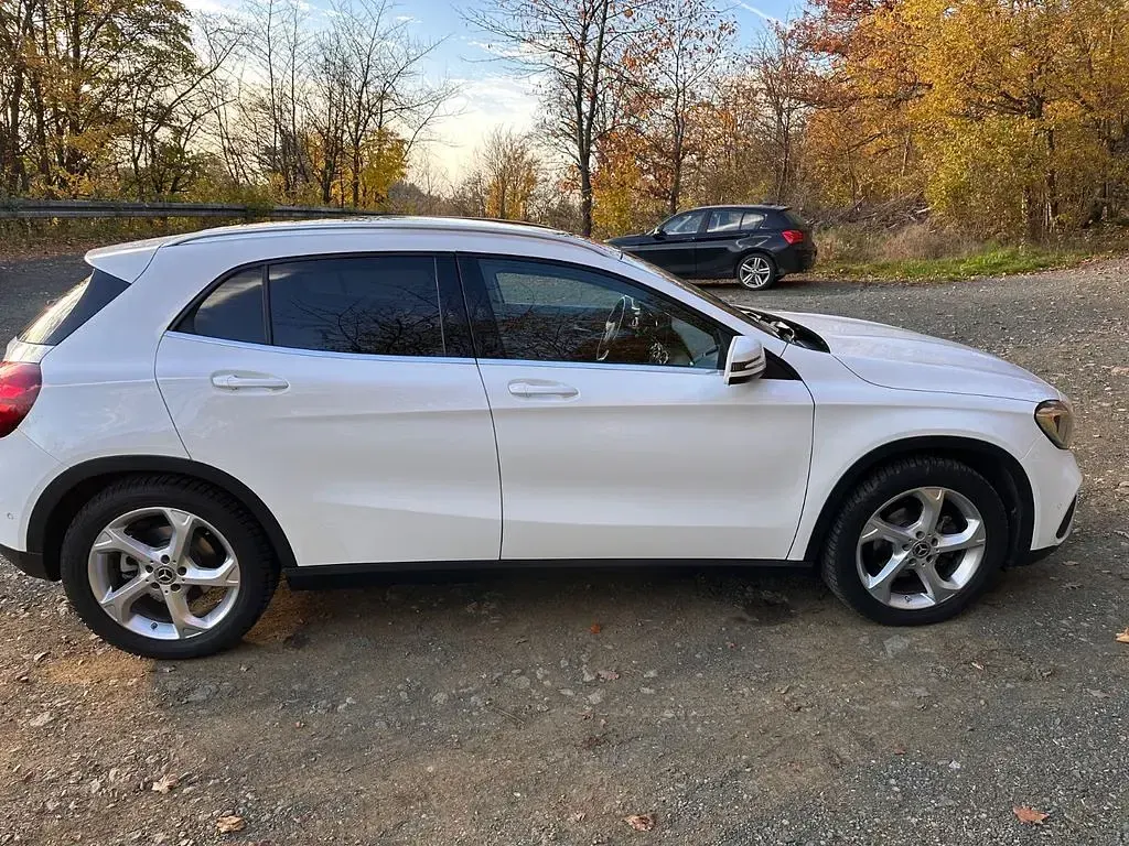 Gebraucht Mercedes GLA180 122 PS (89 kW) 2019 Weiß SUV