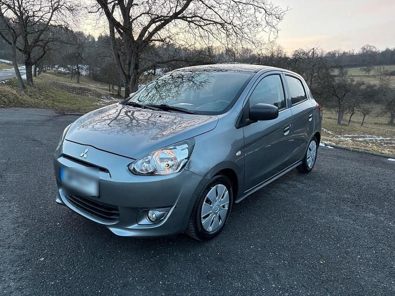 Grau Gebraucht 2016 Mitsubishi Space Star Kleinwagen | 2.700 € (Guter Preis) - Bild 1/4